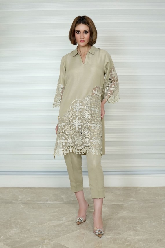 Ivory raw silk 2pc Suit.